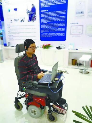 脑控轮椅亮相！在世界声博会体验AI黑科技