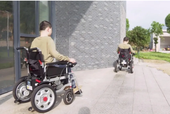 The self-reliant twin brothers entered the examination room in a wheelchair and obtained high scores